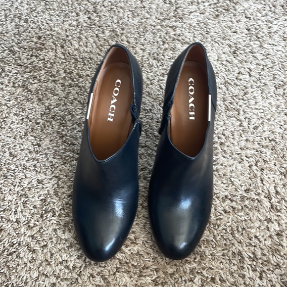 Coach Heels Size 9 - Picture 2 of 5
